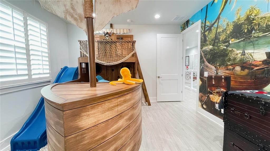 For Sale: $1,299,000 (6 beds, 6 baths, 3620 Square Feet)