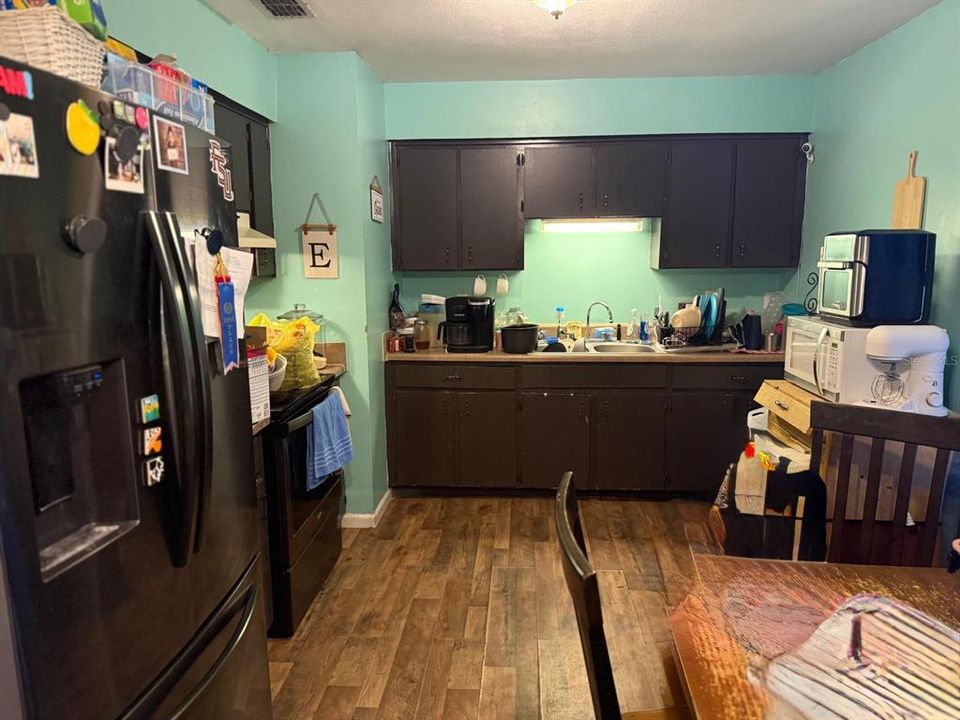 待售: $70,000 (3 贝兹, 1 浴室, 1075 平方英尺)