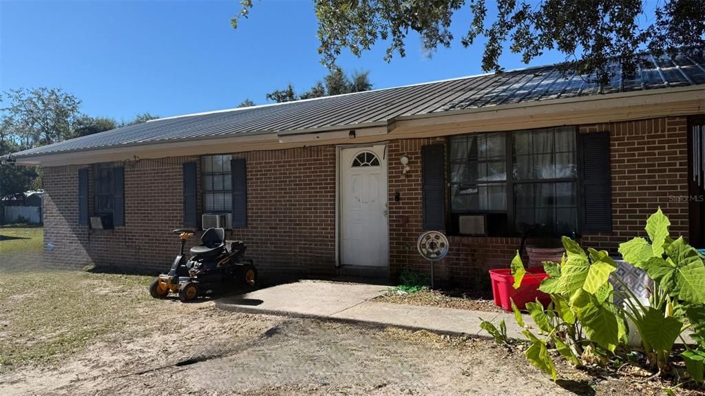 待售: $70,000 (3 贝兹, 1 浴室, 1075 平方英尺)