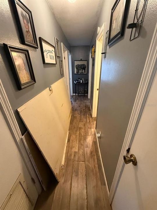 待售: $70,000 (3 贝兹, 1 浴室, 1075 平方英尺)