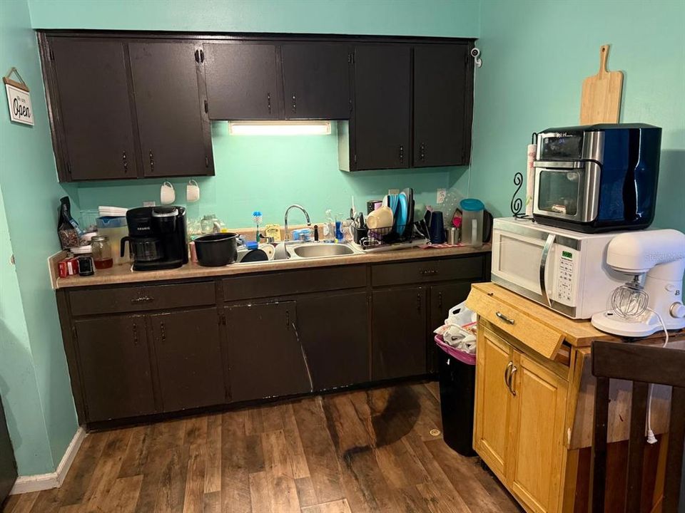 待售: $70,000 (3 贝兹, 1 浴室, 1075 平方英尺)