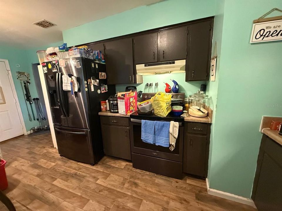 待售: $70,000 (3 贝兹, 1 浴室, 1075 平方英尺)