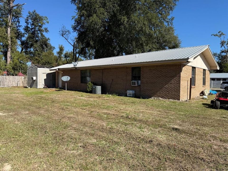 待售: $70,000 (3 贝兹, 1 浴室, 1075 平方英尺)