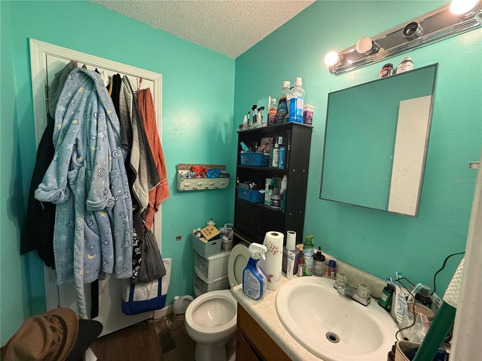 待售: $70,000 (3 贝兹, 1 浴室, 1075 平方英尺)