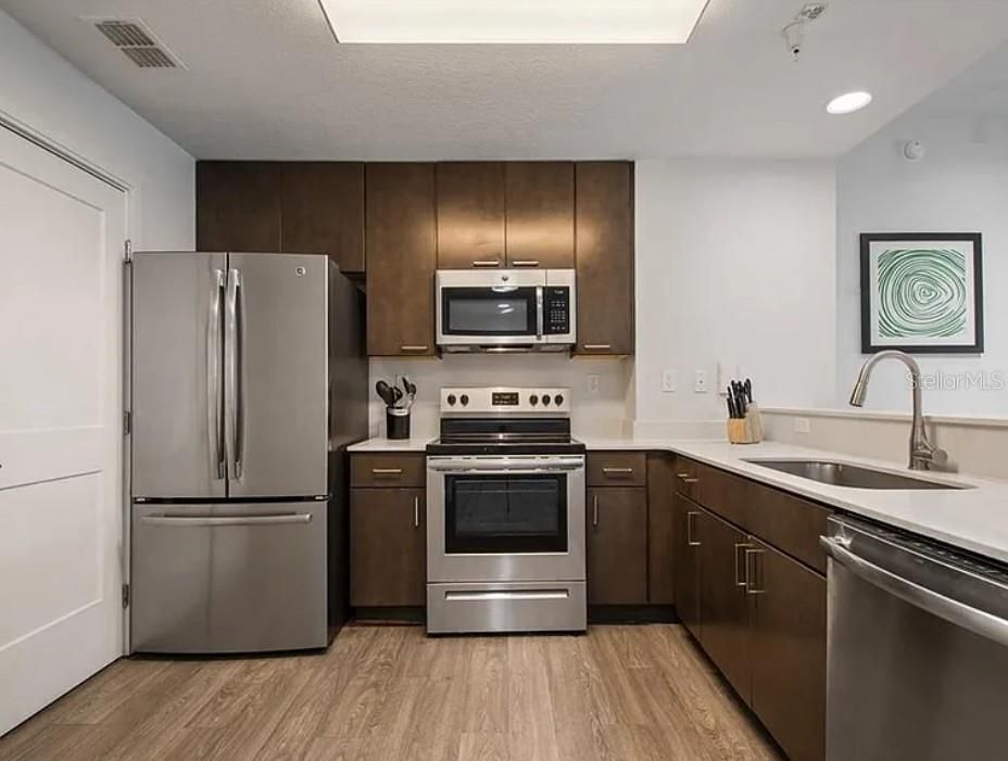 待售: $435,999 (3 贝兹, 2 浴室, 1396 平方英尺)