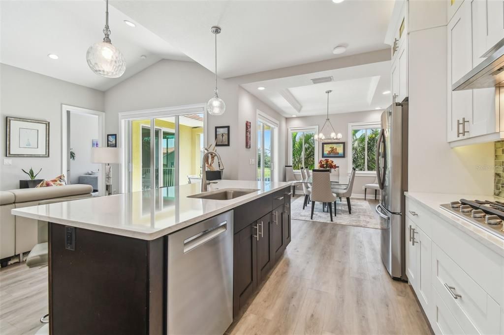 For Sale: $1,599,000 (3 beds, 2 baths, 2334 Square Feet)