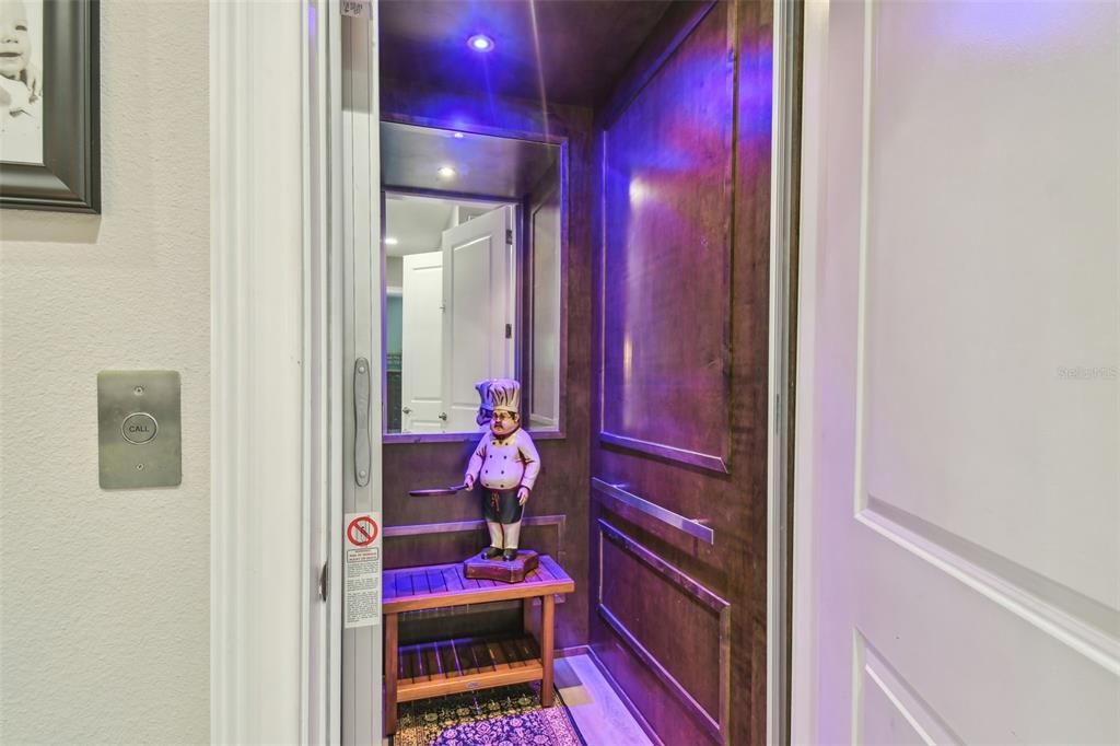 For Sale: $1,599,000 (3 beds, 2 baths, 2334 Square Feet)