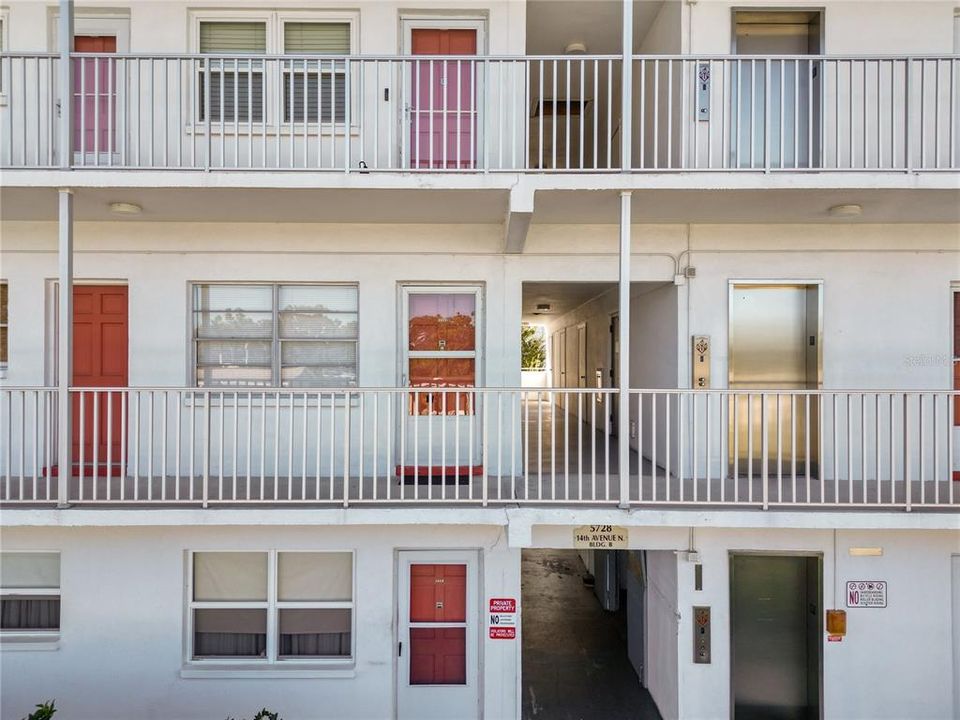 На продажу: $120,000 (2 спален, 1 ванн, 952 Квадратных фут)