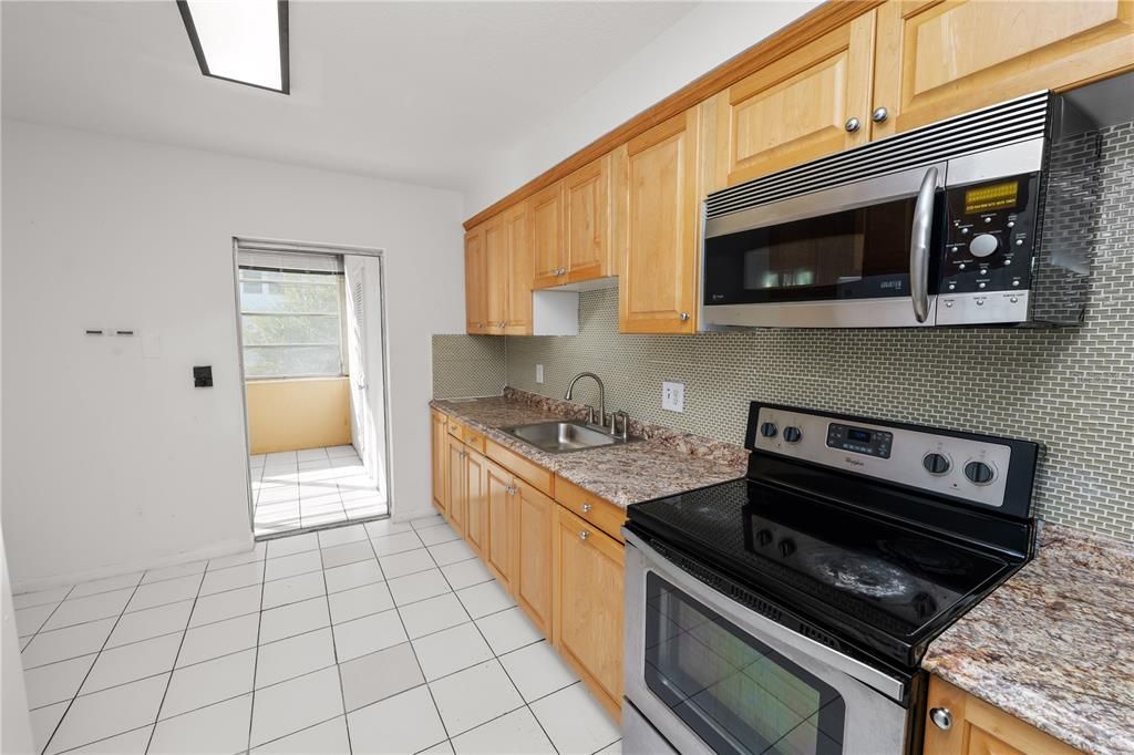 На продажу: $120,000 (2 спален, 1 ванн, 952 Квадратных фут)