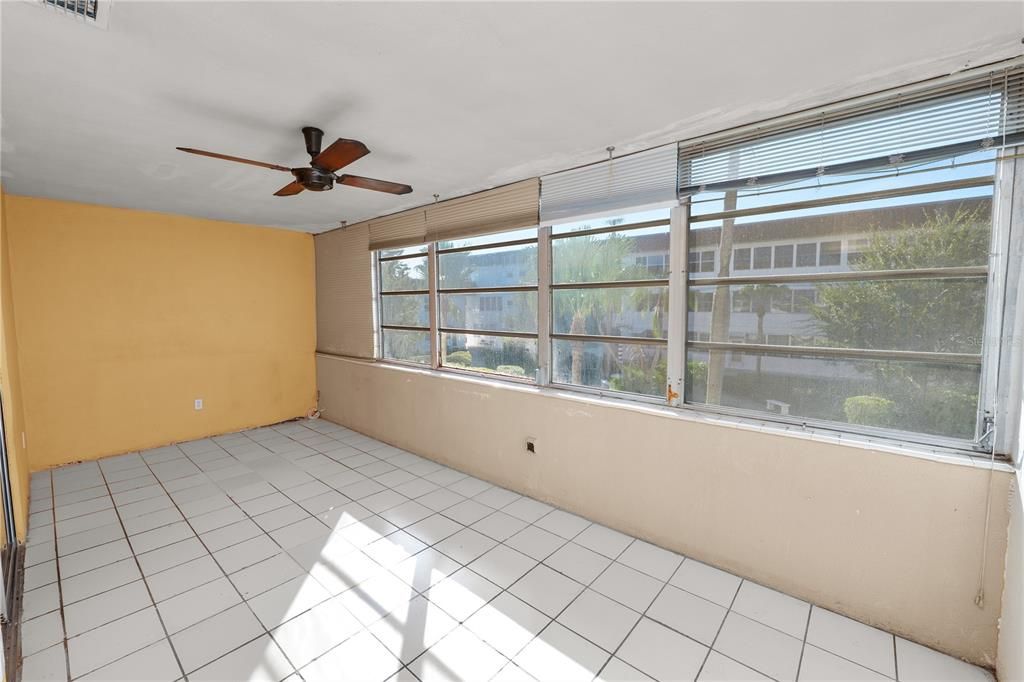 На продажу: $120,000 (2 спален, 1 ванн, 952 Квадратных фут)