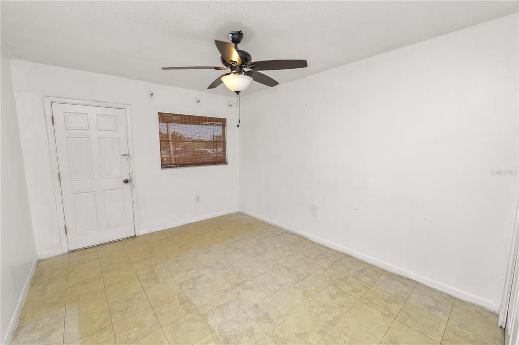 На продажу: $120,000 (2 спален, 1 ванн, 952 Квадратных фут)