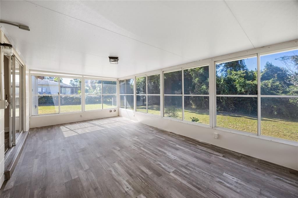 合同活跃: $295,000 (3 贝兹, 2 浴室, 1134 平方英尺)