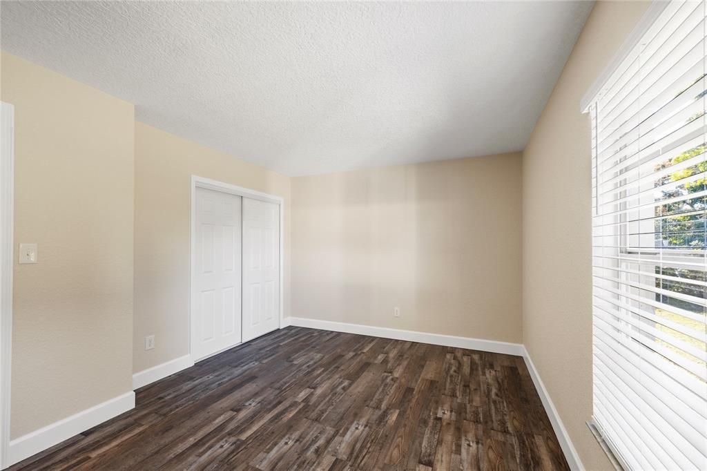 合同活跃: $295,000 (3 贝兹, 2 浴室, 1134 平方英尺)