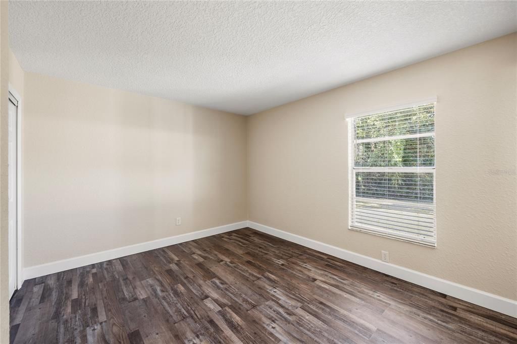 合同活跃: $295,000 (3 贝兹, 2 浴室, 1134 平方英尺)