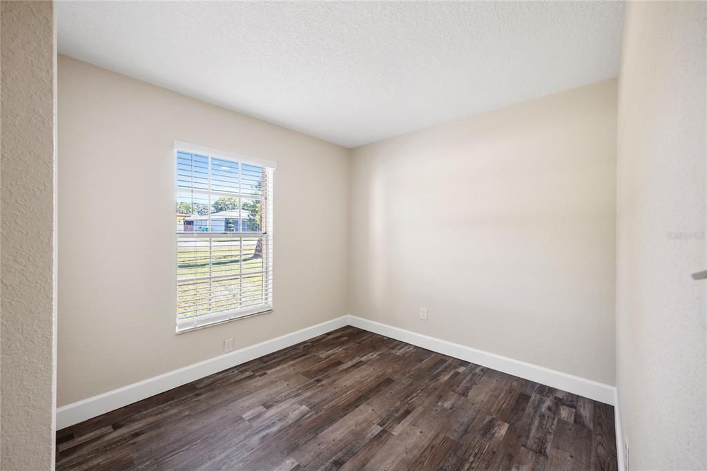 合同活跃: $295,000 (3 贝兹, 2 浴室, 1134 平方英尺)