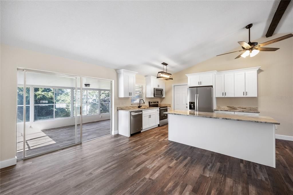 合同活跃: $295,000 (3 贝兹, 2 浴室, 1134 平方英尺)