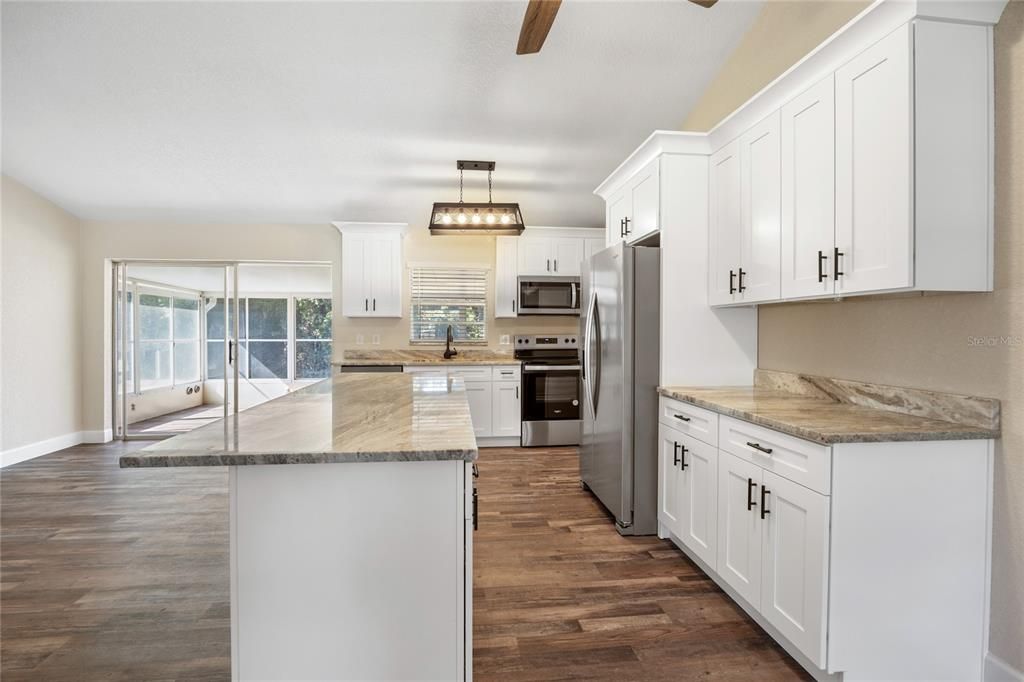 合同活跃: $295,000 (3 贝兹, 2 浴室, 1134 平方英尺)