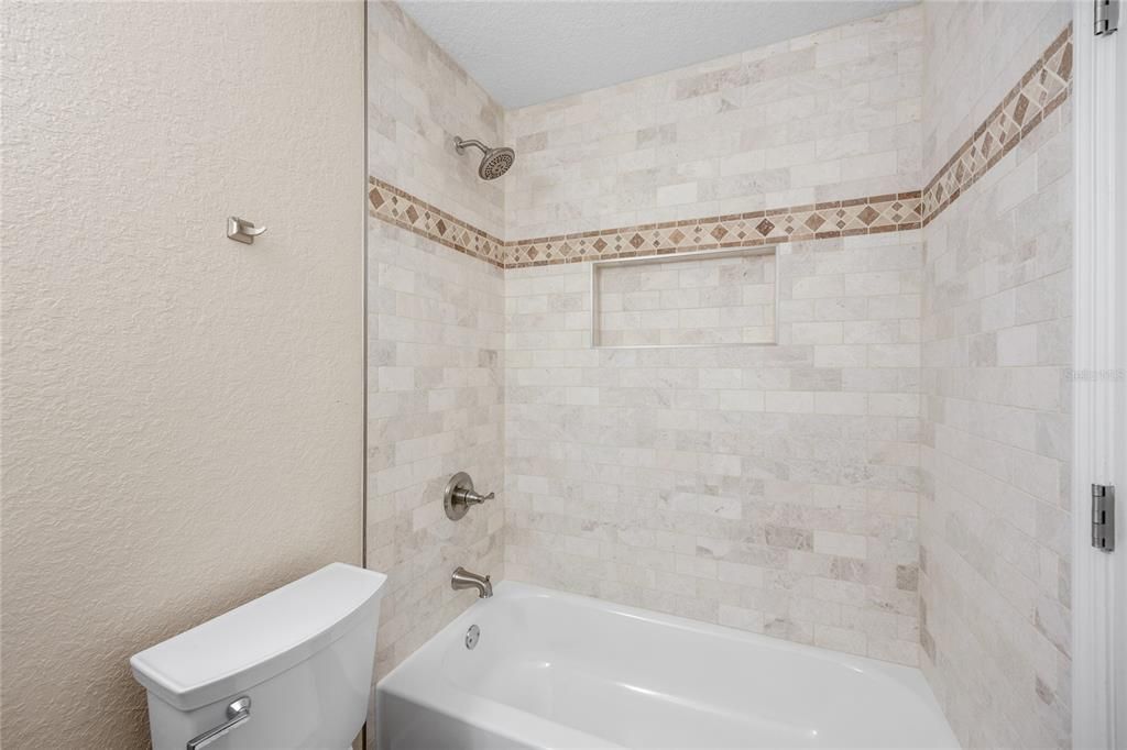 合同活跃: $295,000 (3 贝兹, 2 浴室, 1134 平方英尺)