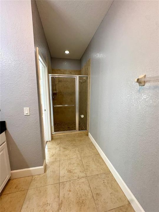 For Rent: $2,050 (3 beds, 2 baths, 1733 Square Feet)