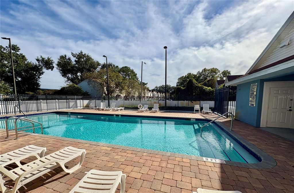 For Rent: $2,050 (3 beds, 2 baths, 1733 Square Feet)