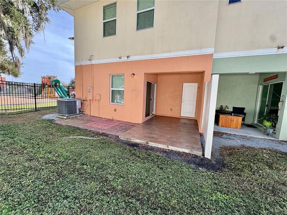 For Rent: $2,050 (3 beds, 2 baths, 1733 Square Feet)