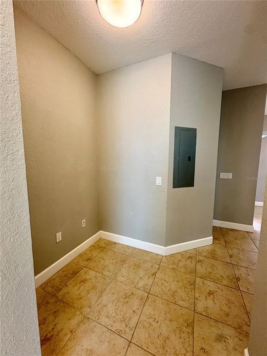 For Rent: $2,050 (3 beds, 2 baths, 1733 Square Feet)