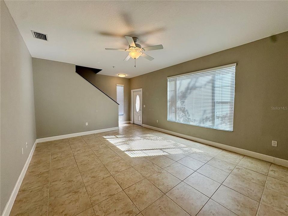 For Rent: $2,050 (3 beds, 2 baths, 1733 Square Feet)