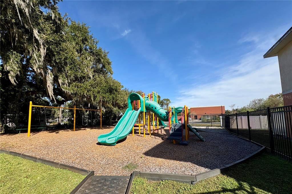 For Rent: $2,050 (3 beds, 2 baths, 1733 Square Feet)