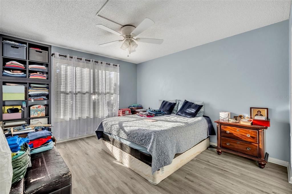 На продажу: $185,000 (2 спален, 2 ванн, 987 Квадратных фут)