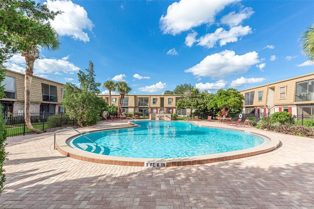 На продажу: $185,000 (2 спален, 2 ванн, 987 Квадратных фут)