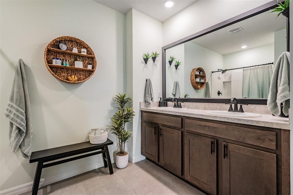 На продажу: $410,000 (5 спален, 3 ванн, 2447 Квадратных фут)