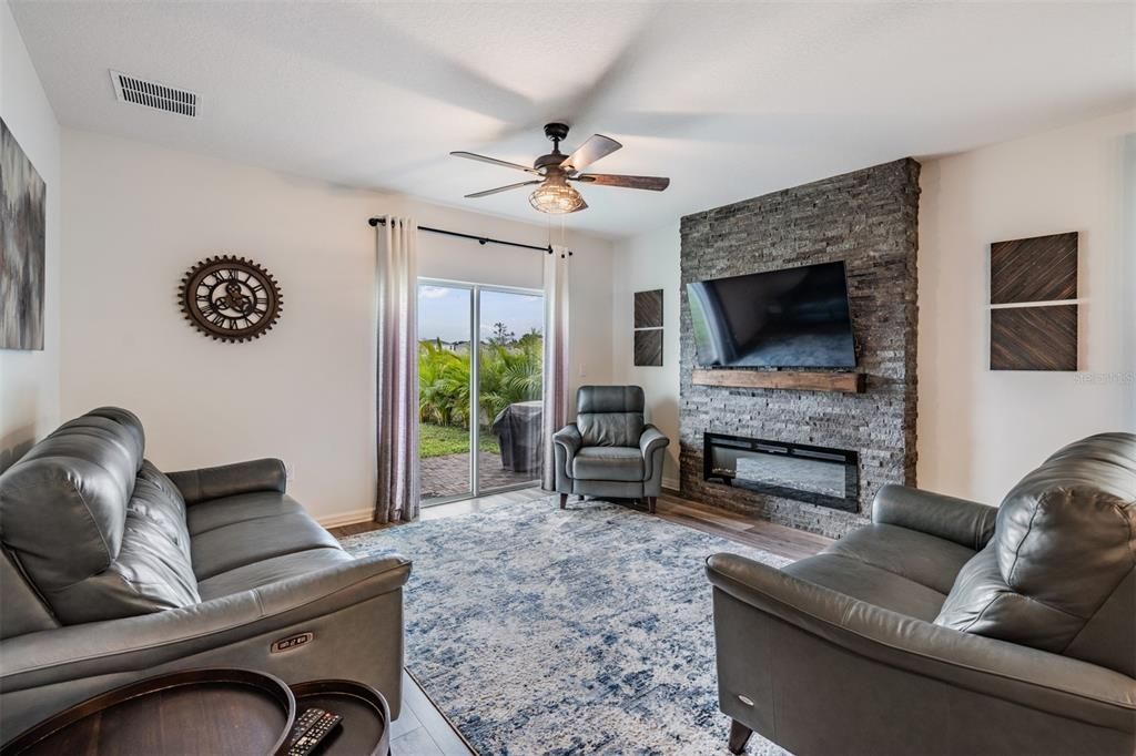 На продажу: $410,000 (5 спален, 3 ванн, 2447 Квадратных фут)