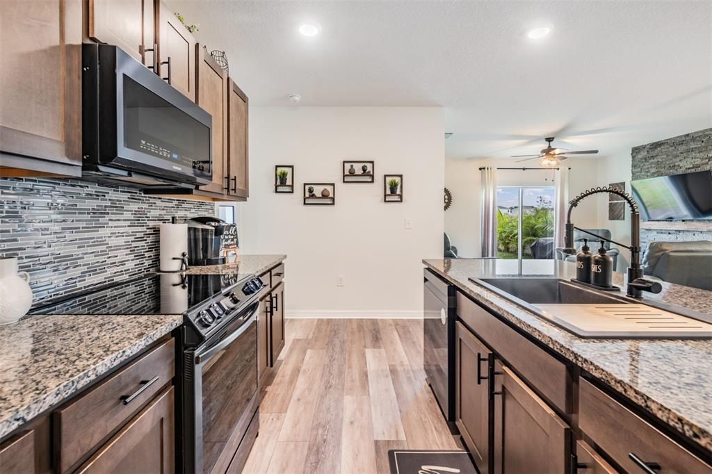 На продажу: $410,000 (5 спален, 3 ванн, 2447 Квадратных фут)