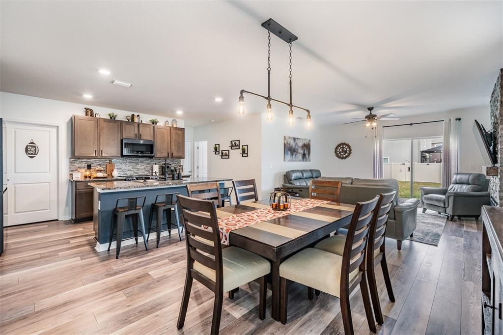 На продажу: $410,000 (5 спален, 3 ванн, 2447 Квадратных фут)