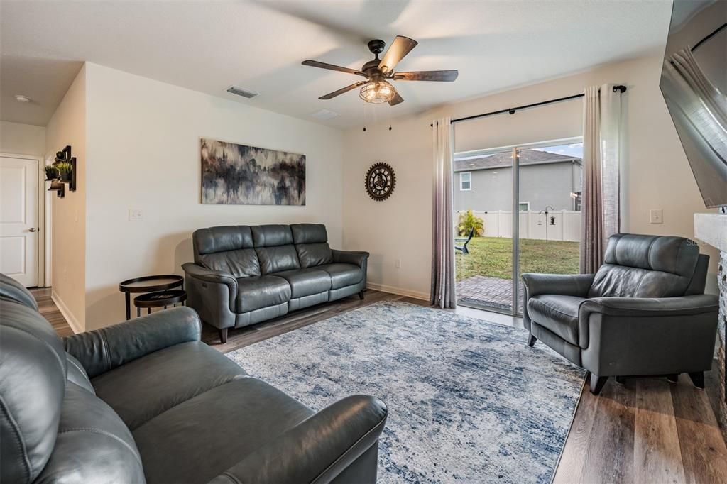 На продажу: $410,000 (5 спален, 3 ванн, 2447 Квадратных фут)