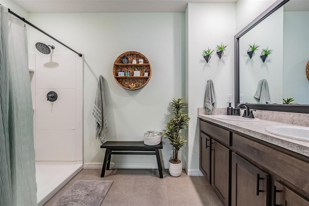 На продажу: $410,000 (5 спален, 3 ванн, 2447 Квадратных фут)