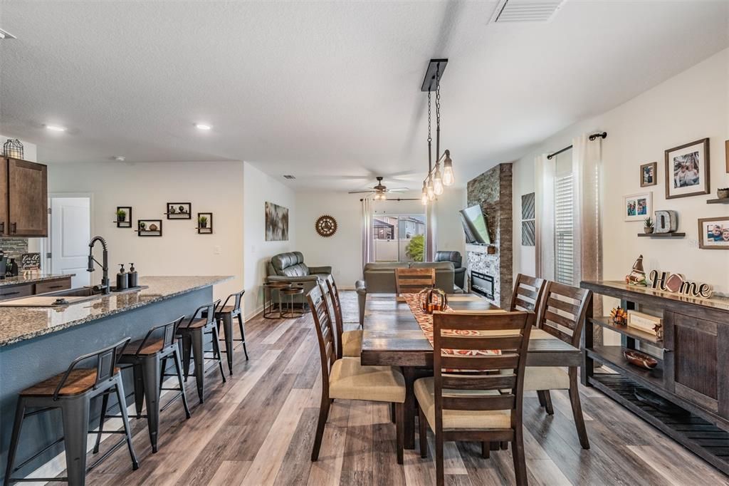 На продажу: $410,000 (5 спален, 3 ванн, 2447 Квадратных фут)