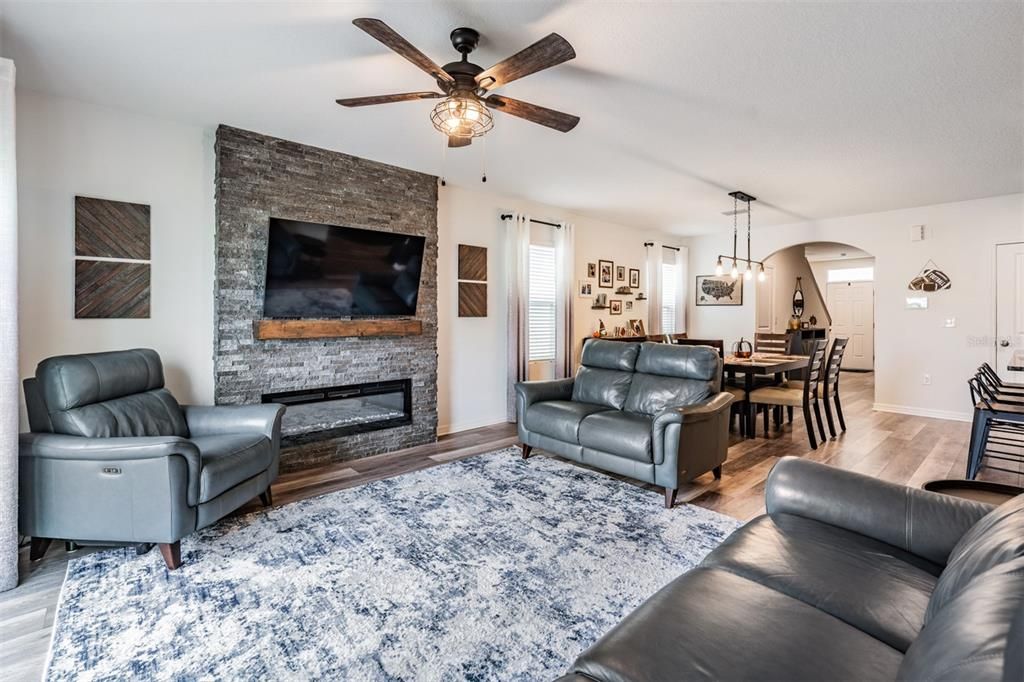 На продажу: $410,000 (5 спален, 3 ванн, 2447 Квадратных фут)