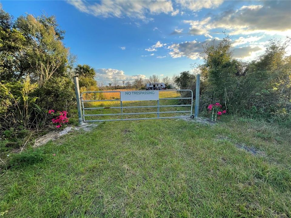 合同活跃: $49,000 (1.25 acres)