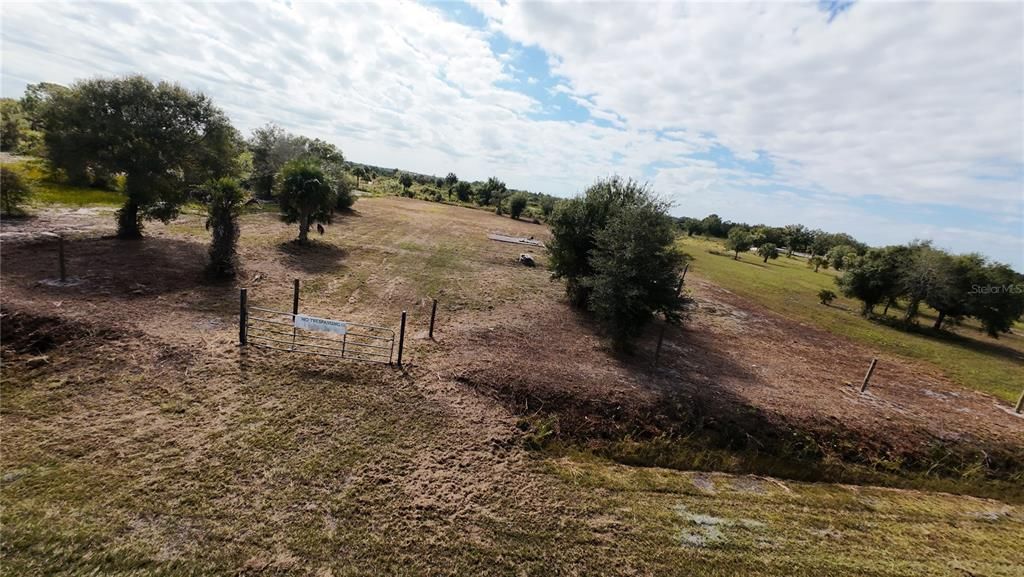 合同活跃: $49,000 (1.25 acres)