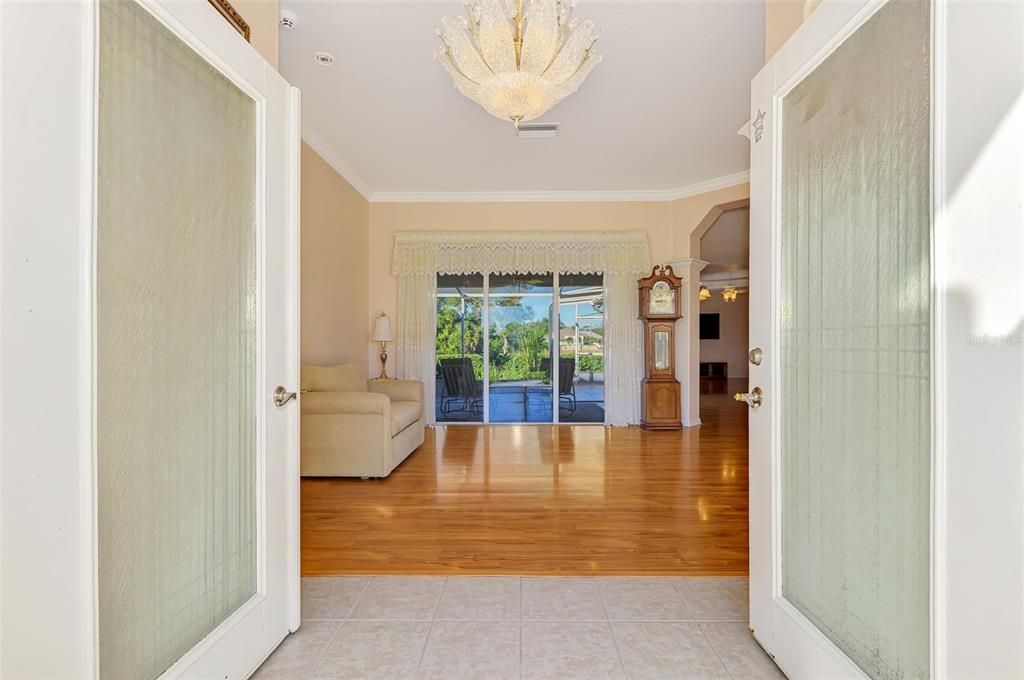 合同活跃: $319,000 (3 贝兹, 2 浴室, 1807 平方英尺)