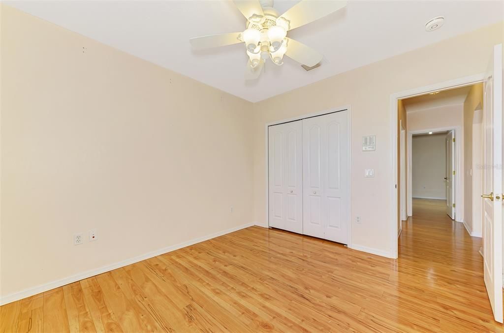 合同活跃: $319,000 (3 贝兹, 2 浴室, 1807 平方英尺)