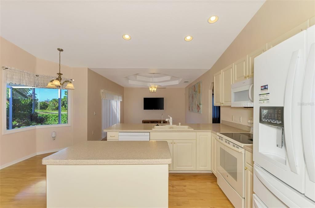 合同活跃: $319,000 (3 贝兹, 2 浴室, 1807 平方英尺)