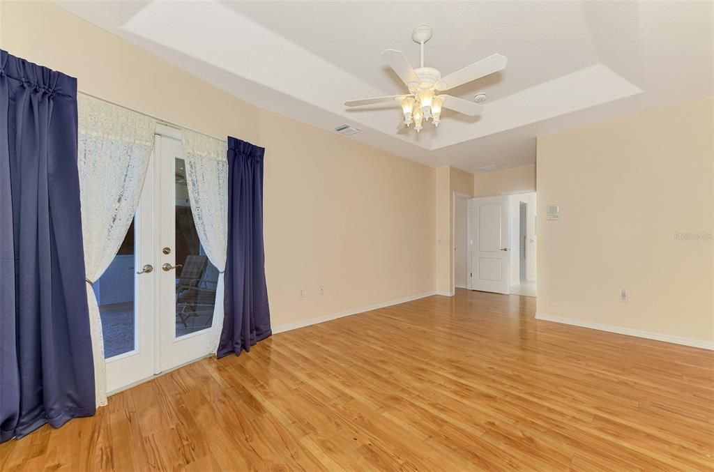 合同活跃: $319,000 (3 贝兹, 2 浴室, 1807 平方英尺)