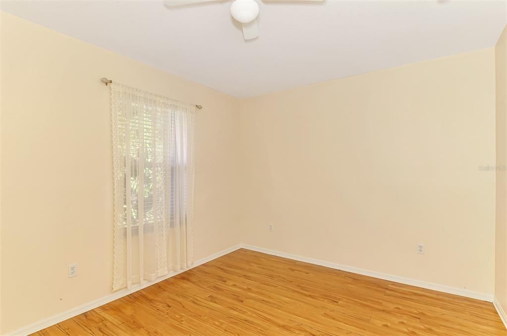 合同活跃: $319,000 (3 贝兹, 2 浴室, 1807 平方英尺)