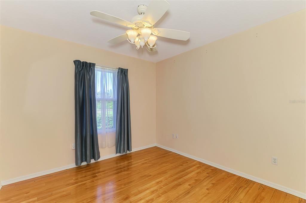 合同活跃: $319,000 (3 贝兹, 2 浴室, 1807 平方英尺)