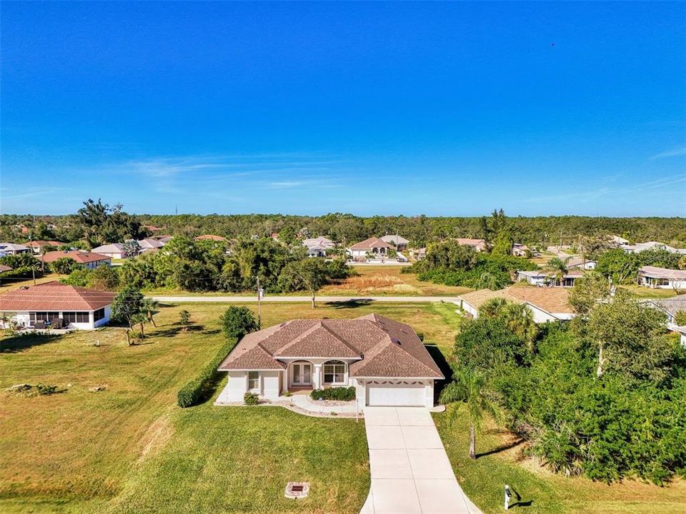 合同活跃: $319,000 (3 贝兹, 2 浴室, 1807 平方英尺)