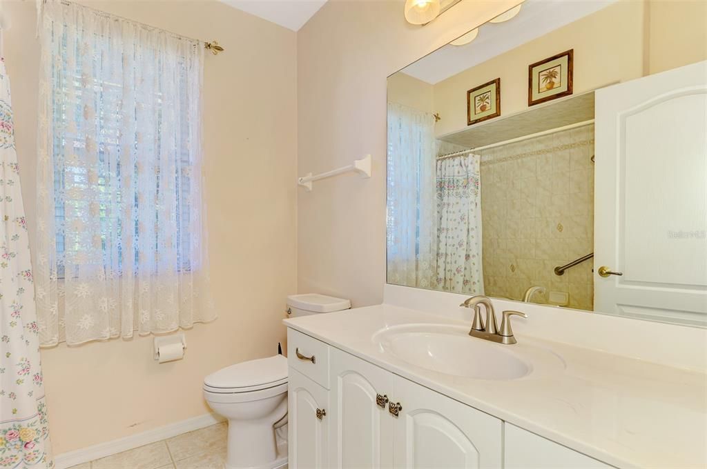 合同活跃: $319,000 (3 贝兹, 2 浴室, 1807 平方英尺)