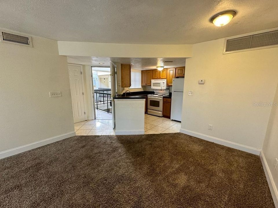 待售: $125,000 (1 贝兹, 1 浴室, 660 平方英尺)