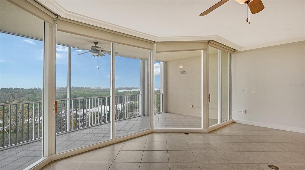 For Sale: $699,000 (3 beds, 3 baths, 2203 Square Feet)